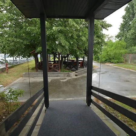 Duga בית הארחה *